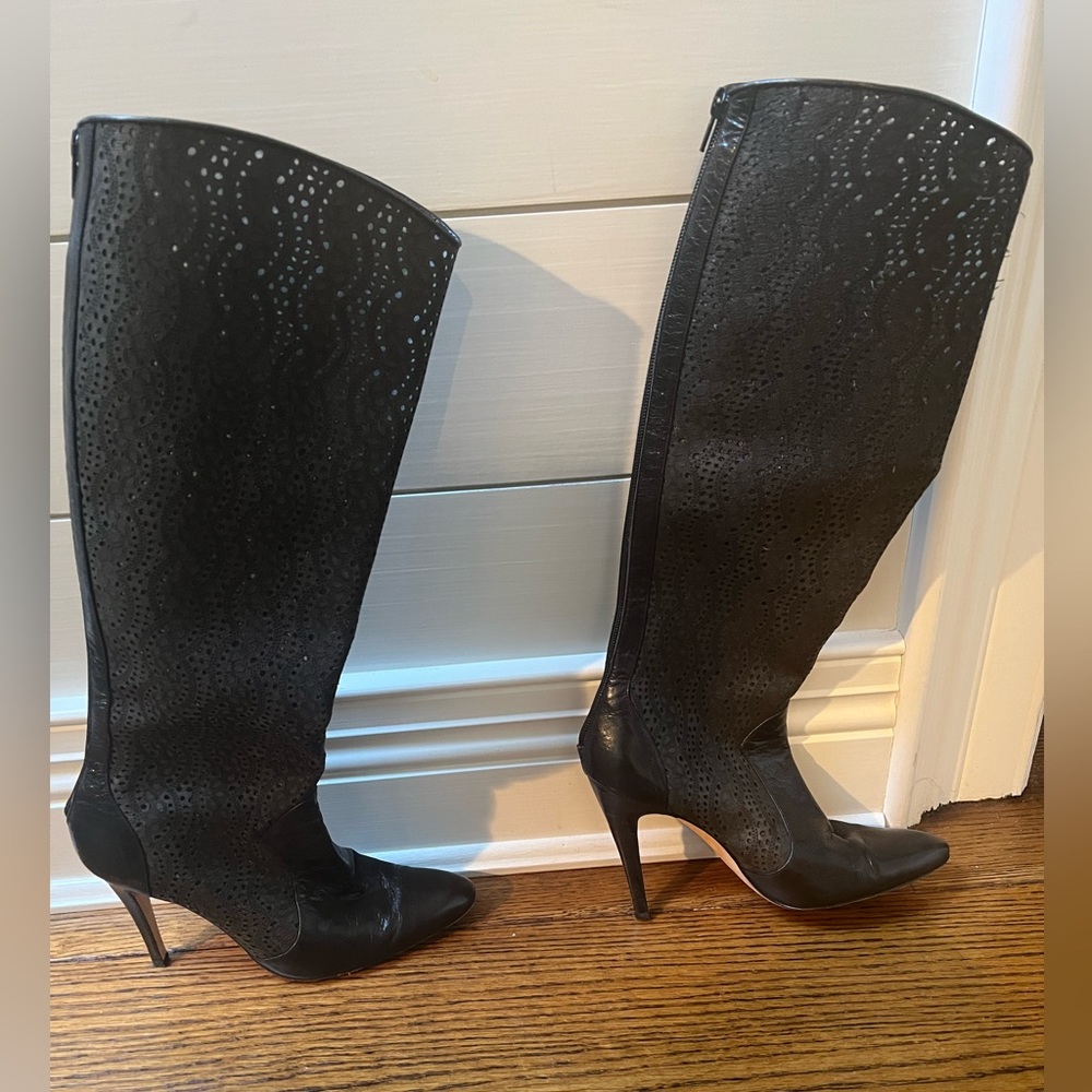 Manolo Blahnik black leather knee boots - size 8.5 - Picture 2 of 3